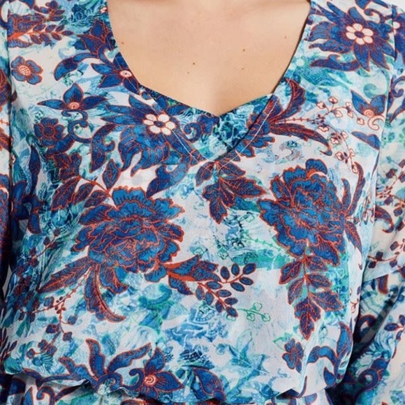NWT Guess Jiya Ruffle Bell Sleeve Top SZ S - Picture 3 of 5